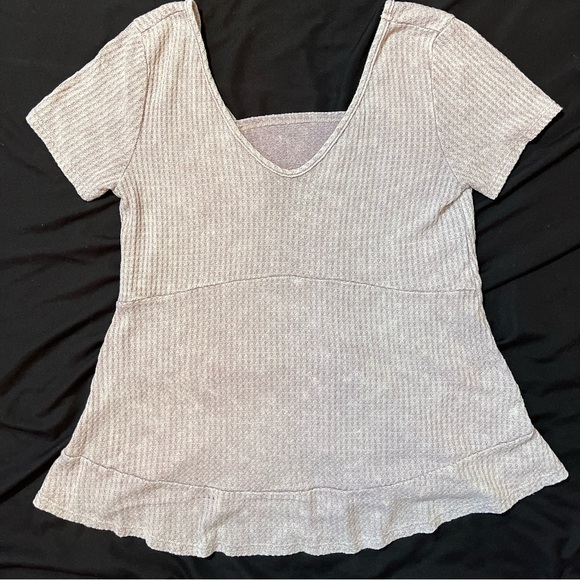 Super Cute X-Small Waffle Knit short sleeve top with cutout on back Mauve color - Picture 3 of 13